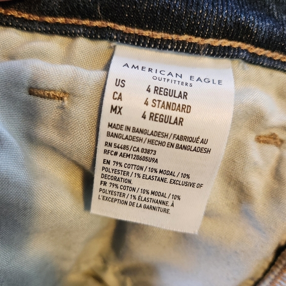 American Eagle AEO Dark Wash Tomgirl Jeans Stretch Cropped Frayed Button Fly 4 - Picture 10 of 13